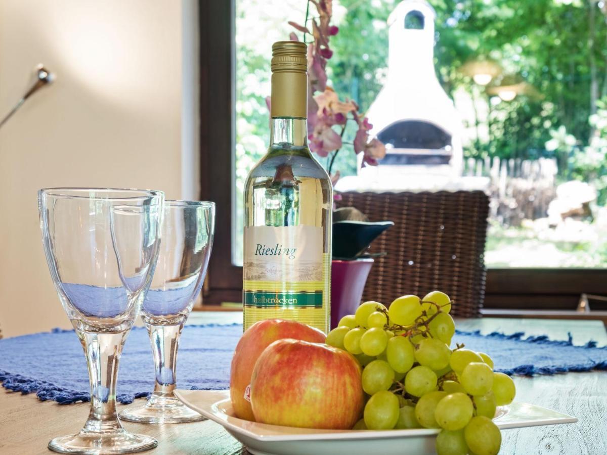 Idyllic Bungalow In Feusdorf With Forest View Oda fotoğraf