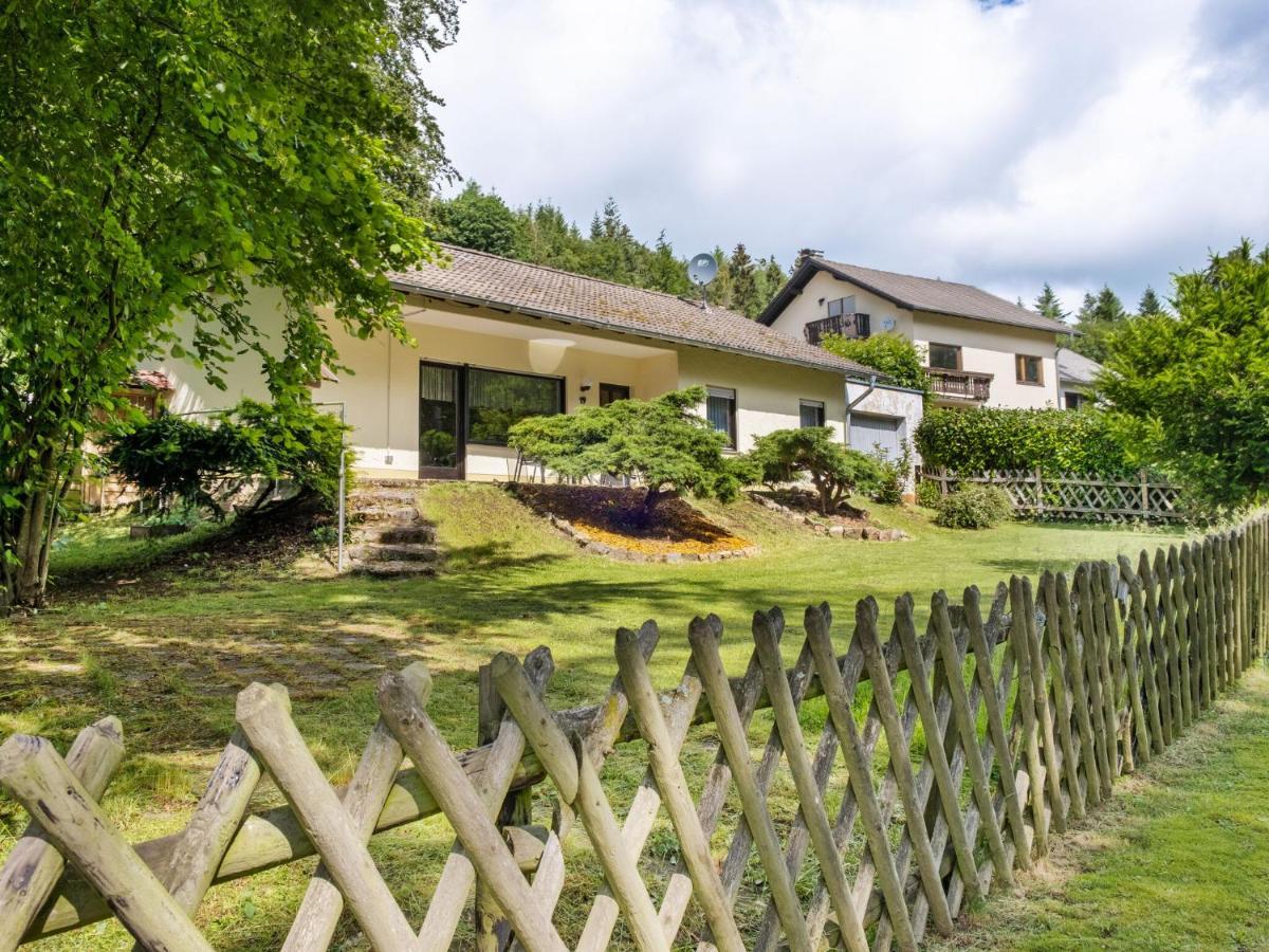 Idyllic Bungalow In Feusdorf With Forest View Oda fotoğraf