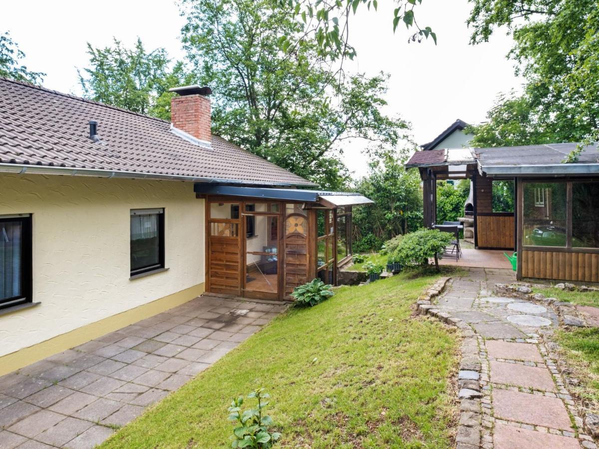 Idyllic Bungalow In Feusdorf With Forest View Oda fotoğraf