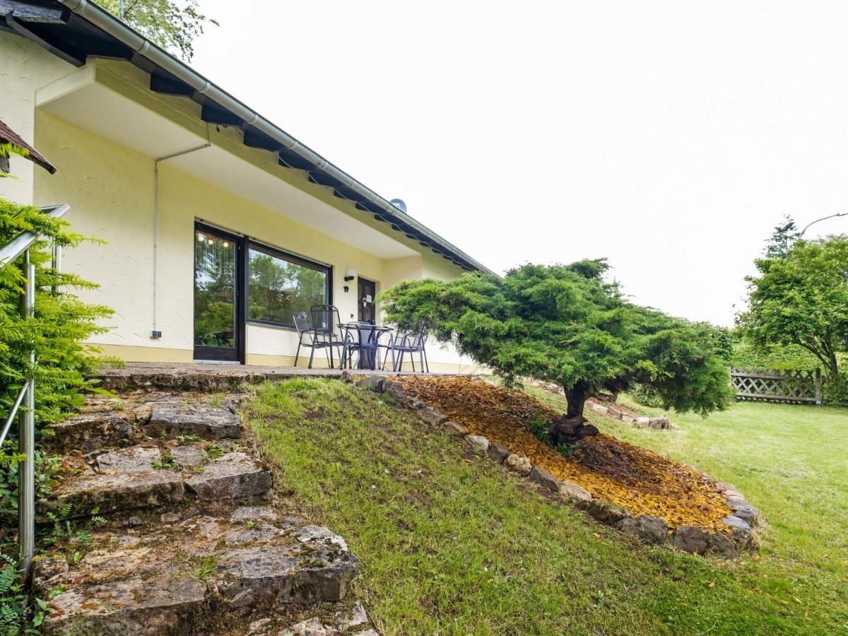 Idyllic Bungalow In Feusdorf With Forest View Oda fotoğraf
